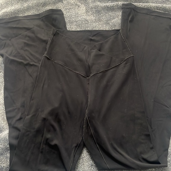 Black Aerie flared yoga pants - Picture 2 of 2